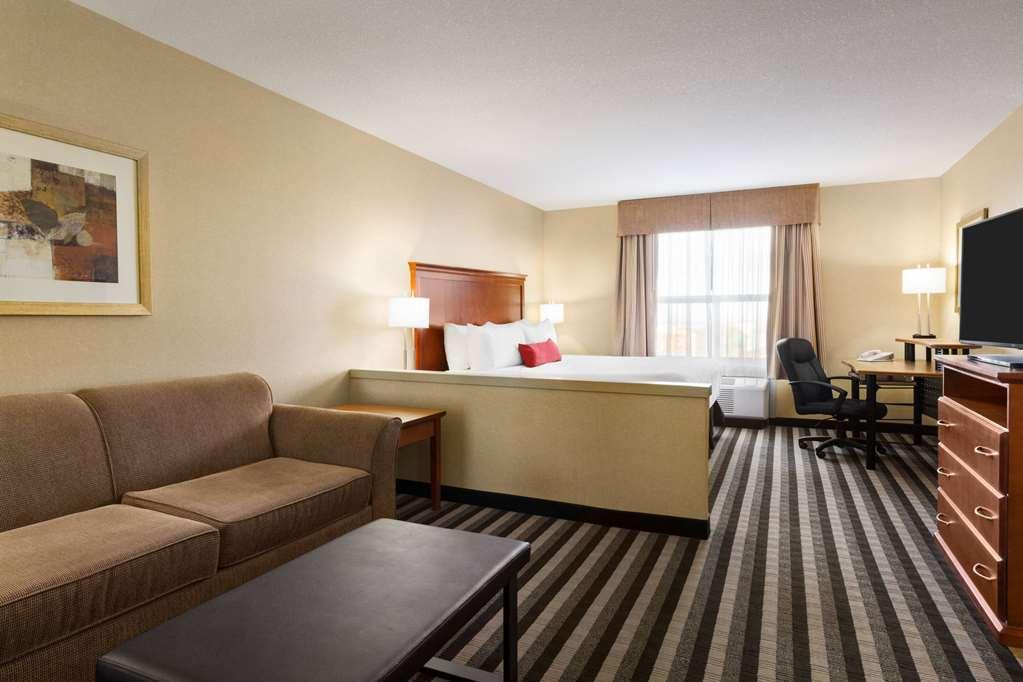 Days Inn & Suites By Wyndham Edmonton Airport Leduc Room photo